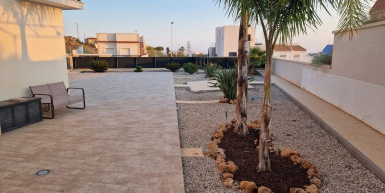 8f4ab09e-1d49-42a9-8d0b-bff319361ad4