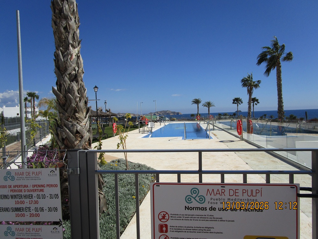 ¡Ático en un complejo ubicado en primera línea de playa en Mar de Pulpí!